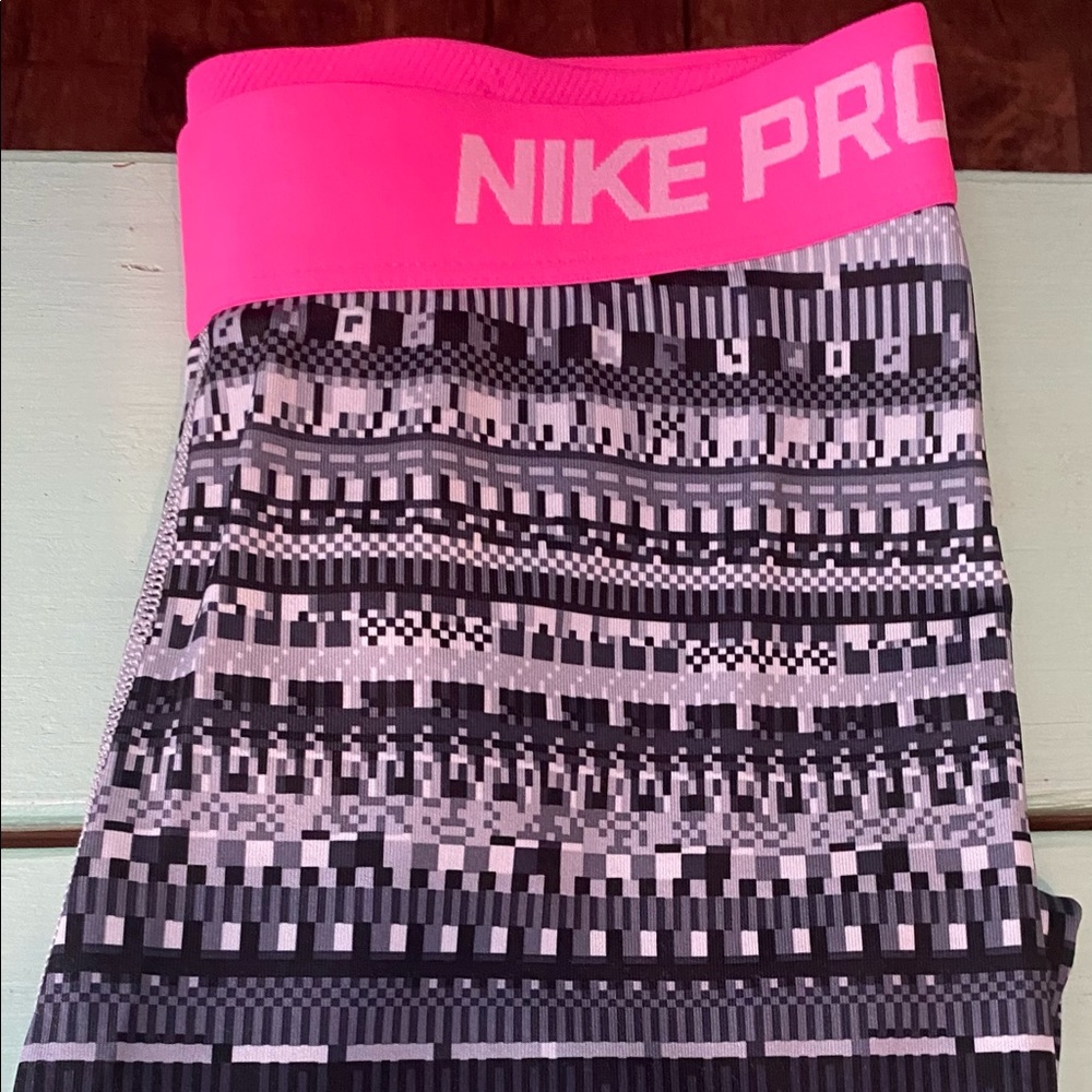 Big Kids (Girls) Dri Fit Nike Pro Leggings Size XL